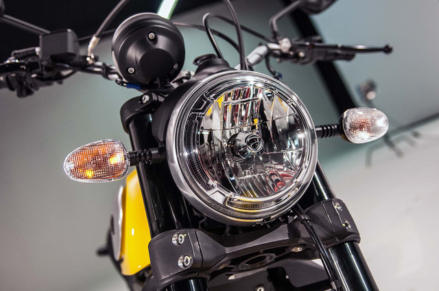 Đèn pha trên Ducati Scrambler
