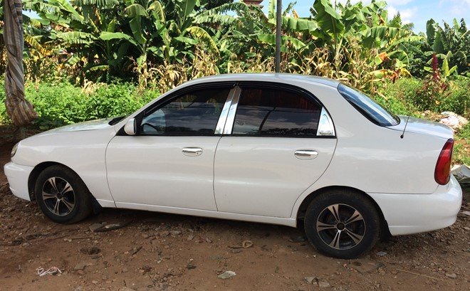 Daewoo Lanos là sedan hạng B được sản xuất bởi hãng ô tô Hàn Quốc Daewoo Motors