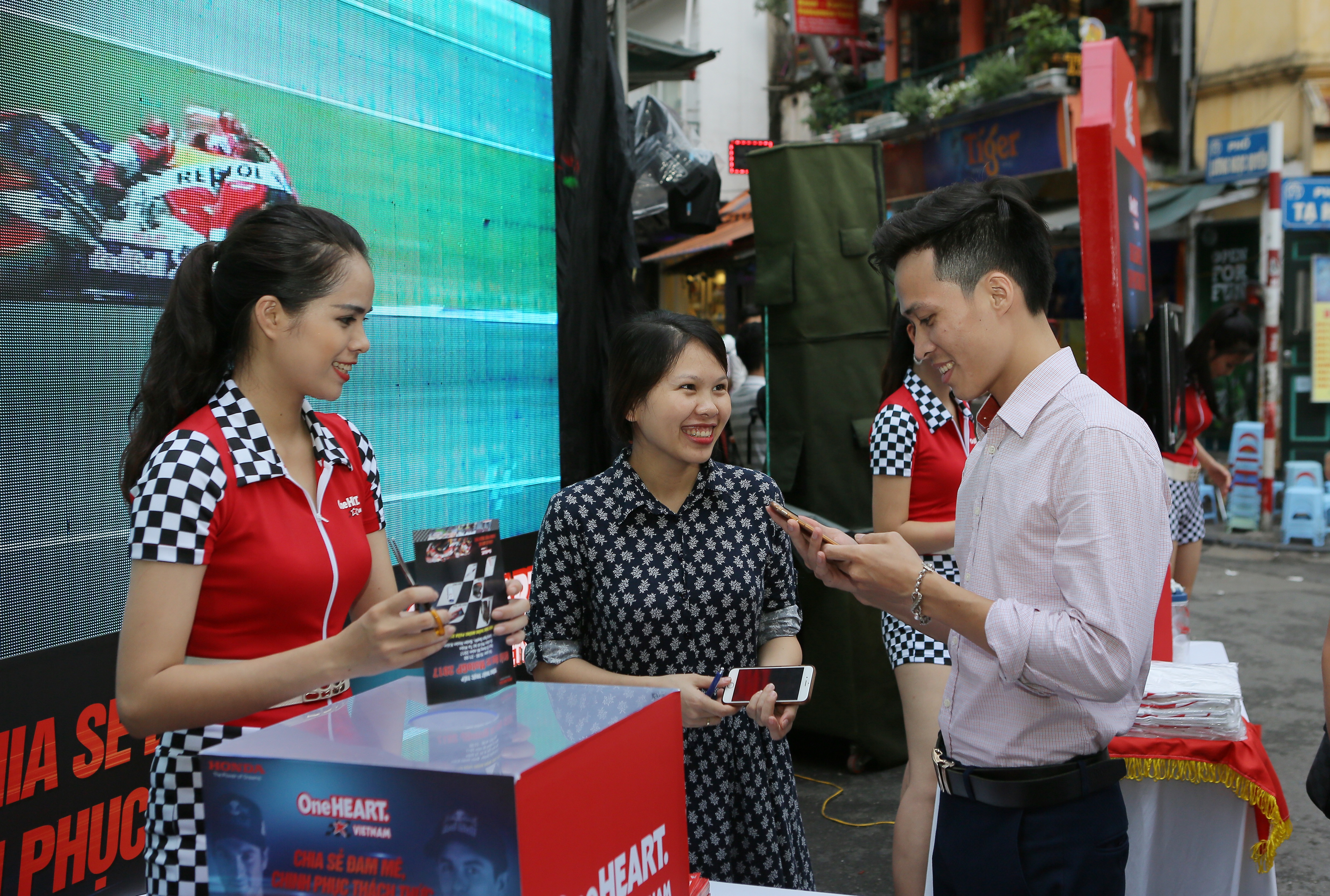 Đến với sự kiện, khán giả có cơ hội tham gia nhiều phần chơi hấp dẫn