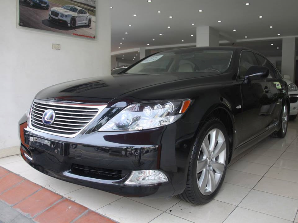 Lexus LS600hL