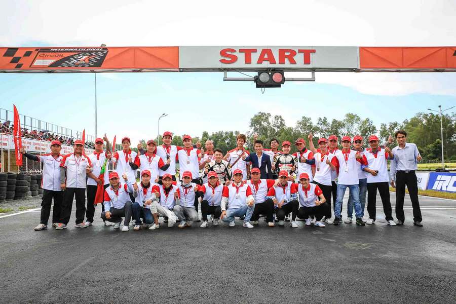 Các thành viên đội đua Honda Racing Việt Nam