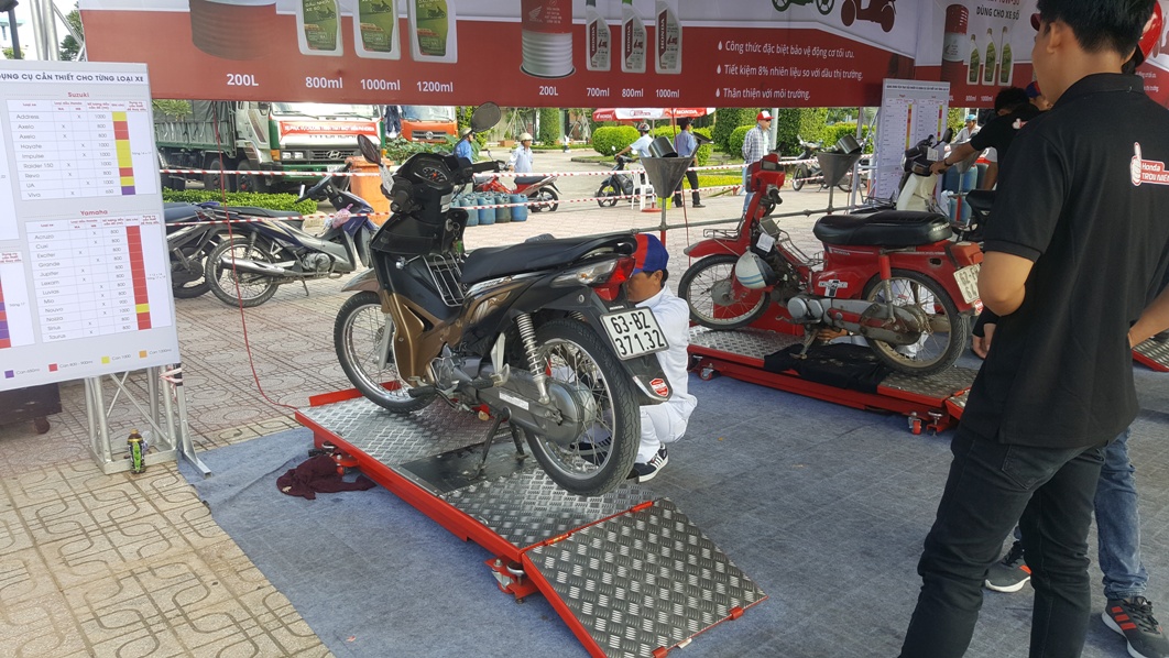 Hoạt động thay dầu miễn phí trong chương trình