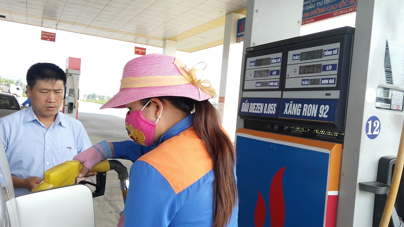 Khung thuế bảo vệ môi trường với xăng dầu cũng đang được đề nghị tăng lên tối đa 8.000 đồng/lít