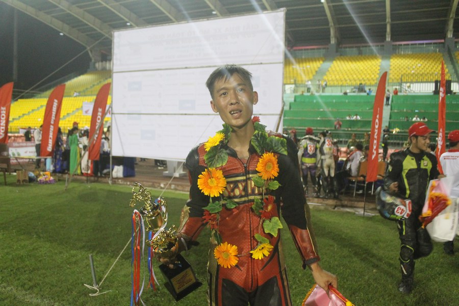 Tay đua Phạm Minnh Chiến