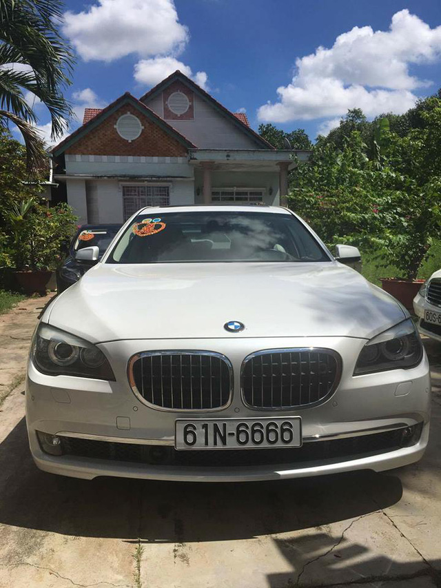 BMW 750Li.