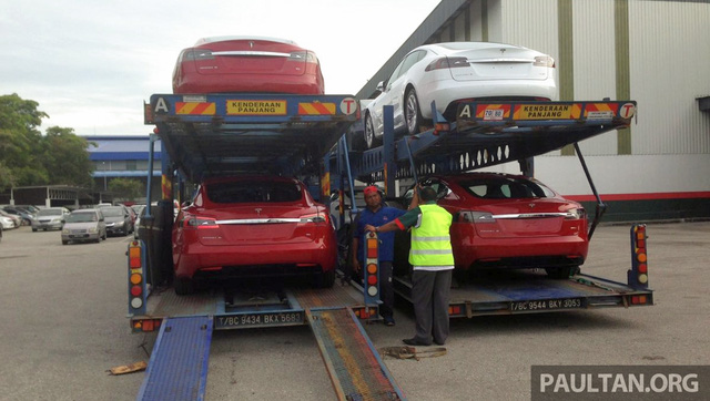 Những chiếc xe Tesla đầu tiên tại Malaysia.