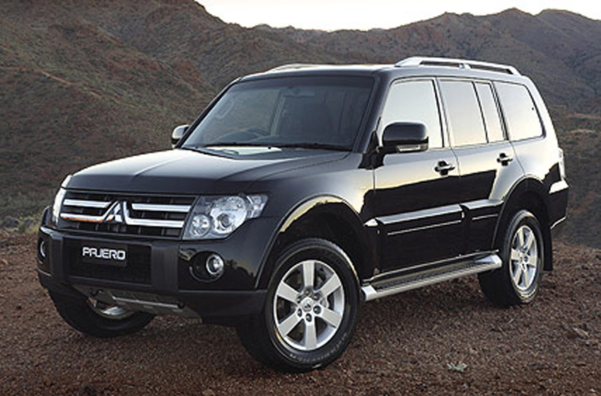 Mitsubishi Pajero giảm giá mạnh nhất trong tháng 10.