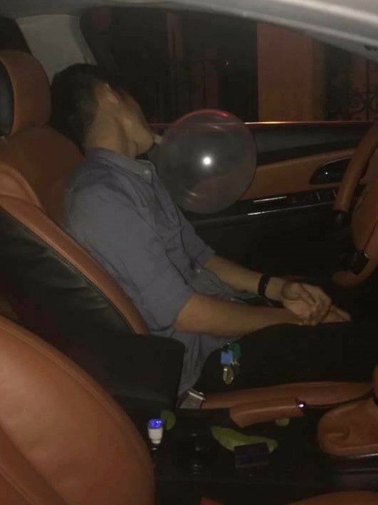 Thời điểm gây tai nạn, lái xe đang hít bóng cười