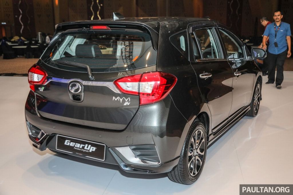 Phần đuôi xe khá đẹp với phong cách xe hatchback cỡ nhỏ.