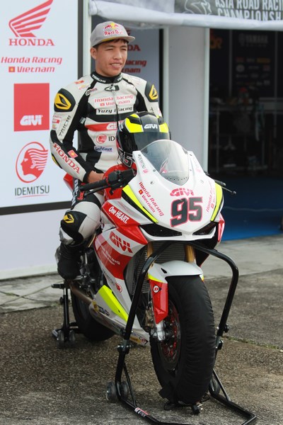 Tay đua Bùi Duy Thông của đội Honda Vệt Nam Racing