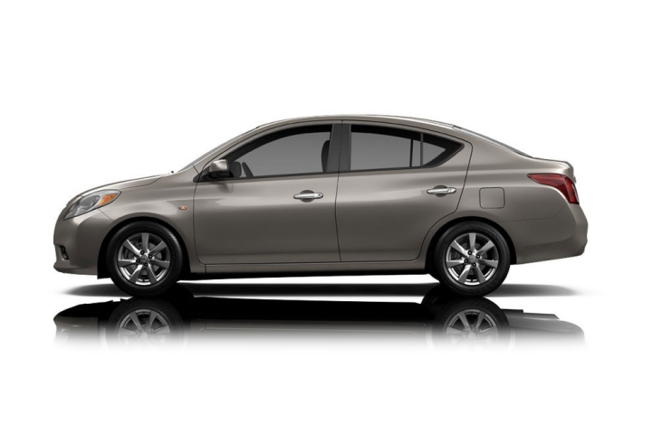 Nissan Sunny sedan XL: 428 triệu đồng.