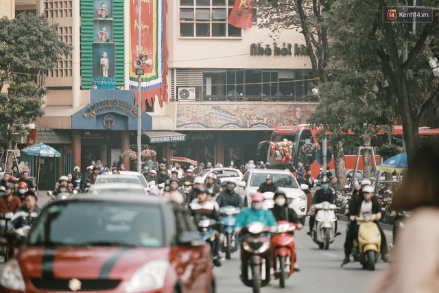 Tạm biệt một Hà Nội đông đúc, chật chội những người, những xe...