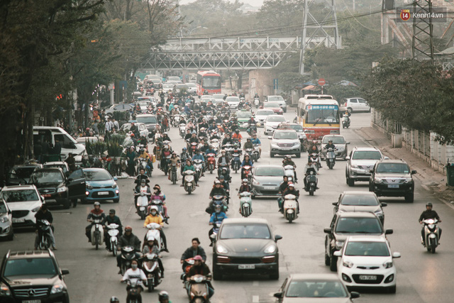 Trần Nhật Duật đông đúc ngày cận Tết...