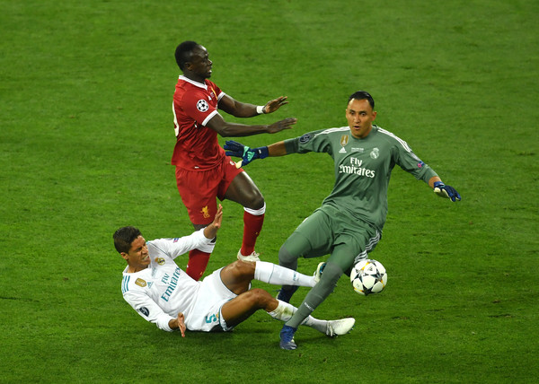 chuyển nhượng mu, chuyen nhuong mu, chuyển nhượng real, chuyển nhượng liverpool, mu, real, real madrid, liverpool, varane, mane