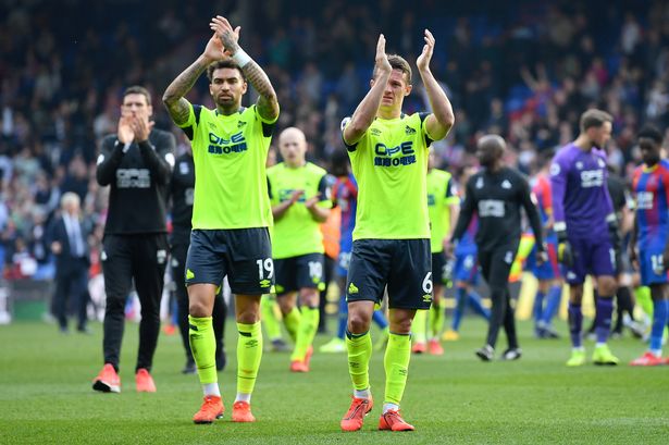 vòng 32 ngoại hạng anh, crystal palace vs huddersfield town, huddersfield