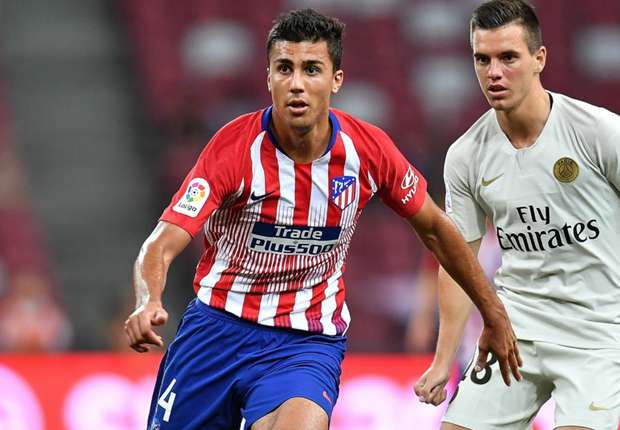 Theo báo cáo của ESPN, Man City quan tâm đến việc ký hợp đồng với tiền vệ Rodri của Atletico Madrid. Cầu thủ 22 tuổi đã lọt vào mắt xanh của Pep Guardiola sau khi HLV người Tây Ban Nha công khai tìm kiếm người thay thế cho Fernandinho trong tương lai. Rodri được ví như “Busquets mới”, một học trò cũ của Pep Guardiola vì khả năng đọc trận đấu và kiểm soát nhịp độ gần tương đồng. Atletico rõ ràng muốn giữ Rodri nhưng họ sẽ bất lực trong việc ngăn Man City nếu nửa xanh thành Manchester kích hoạt điều khoản giải phóng 59,8 triệu bảng trong hợp đồng của cầu thủ này.