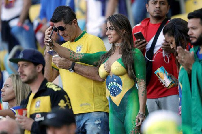 chung kết copa america, copa america, nữ cđv, nữ cđv khỏa thân, copa, brazil va peru, brazil, cđv brazil