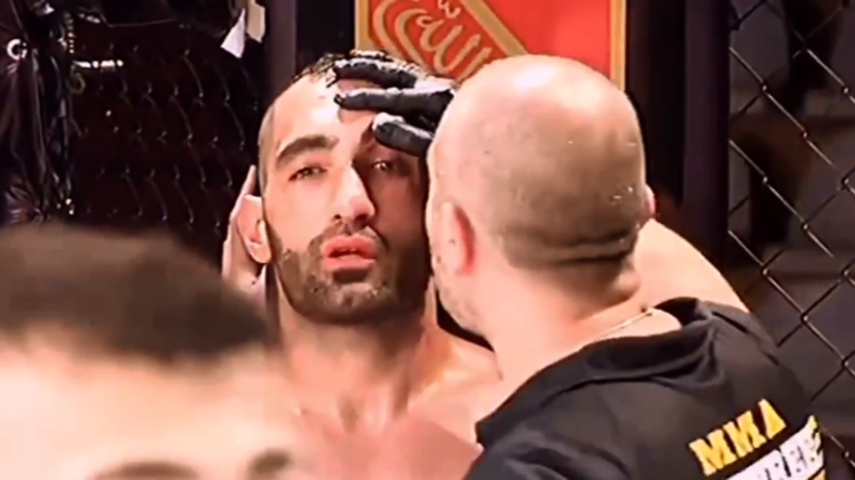 võ sĩ, mma, võ sĩ knock-out, chơi xấu, võ sĩ siết cổ, siết cổ