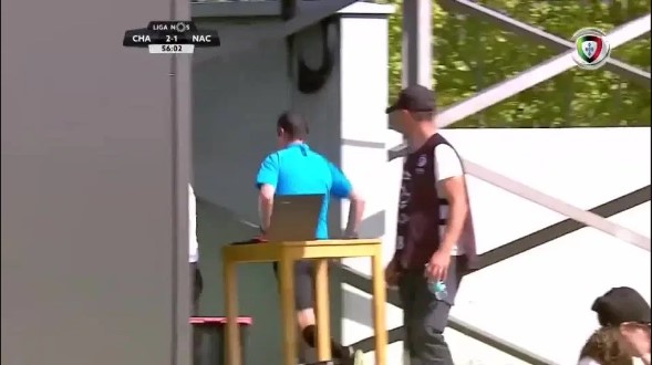 Video hài hước, video bóng đá, trọng tài, trợ lý trọng tài, thẻ đỏ, bồ đào nhà, Chaves vs Nacional