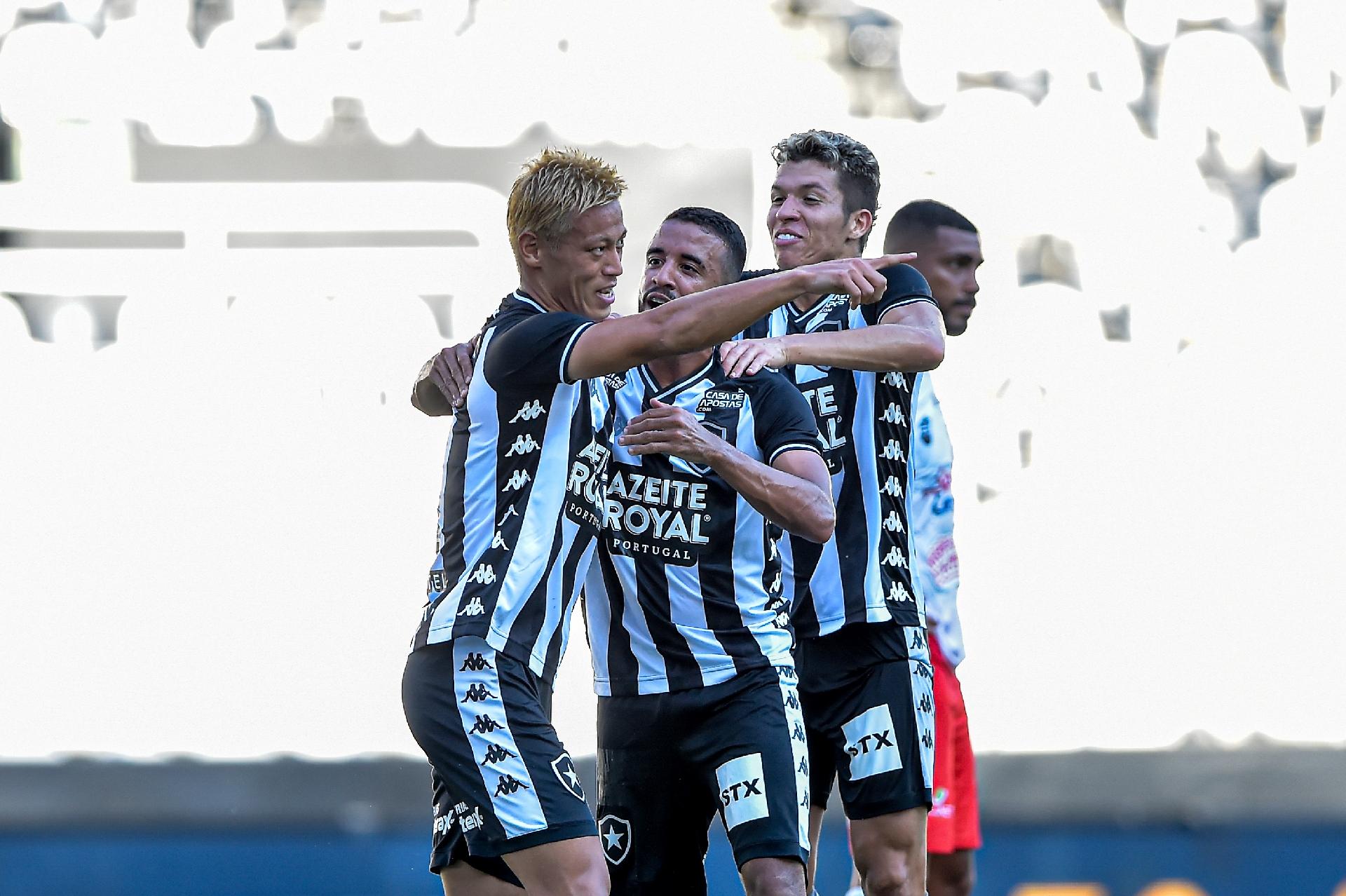 Keisuke Honda, Nhật Bản, Brazil, Campuchia, Botafogo, kỷ lục, vô tiền khoáng hậu