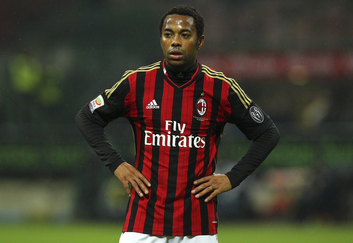 Ronaldinho, Ronaldinho bị bắt, cầu thủ bị bắt, cầu thủ ngồi tù, MU, Arsenal, Barca, Tottenham