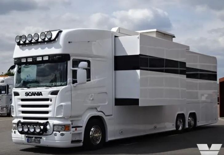 Chiếc xe đọc đáo có tên Motorhome