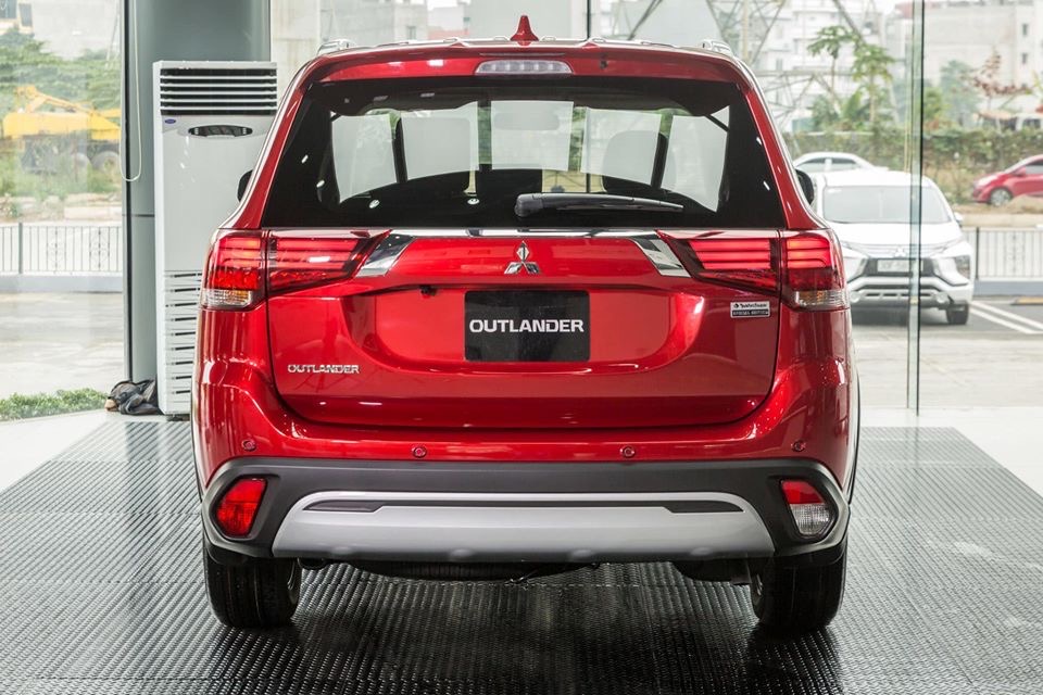 Đuôi xe Mitsubishi Outlander