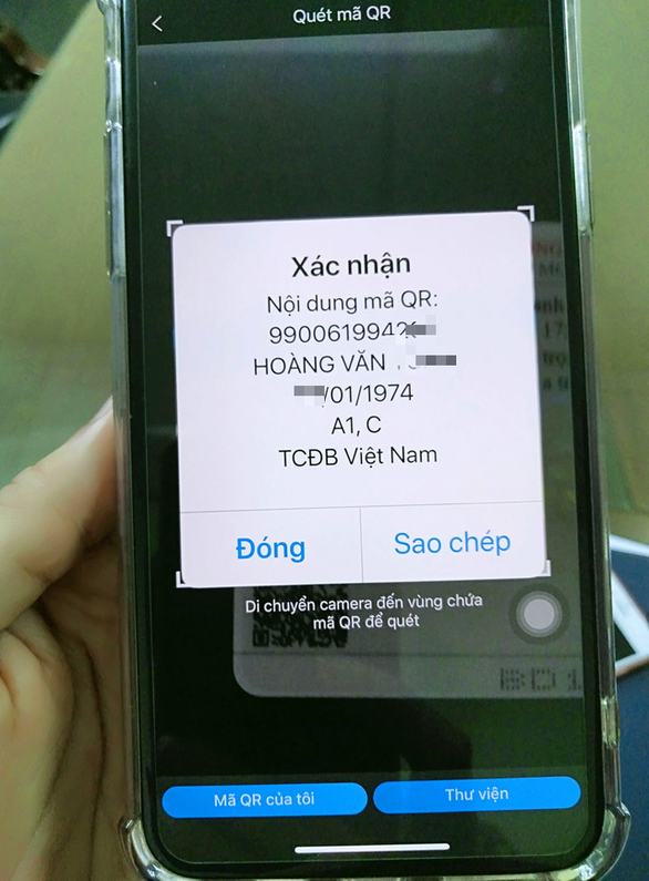 Quét mã Qr Code trên bằng lái xe.