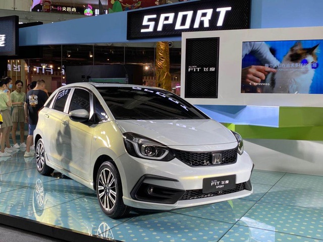 Ngoại thất xe Honda Jazz Sport