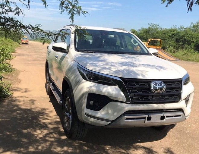 Chiếc Toyota Fortuner 2021 đã bất ngờ xuất hiện tại Việt Nam