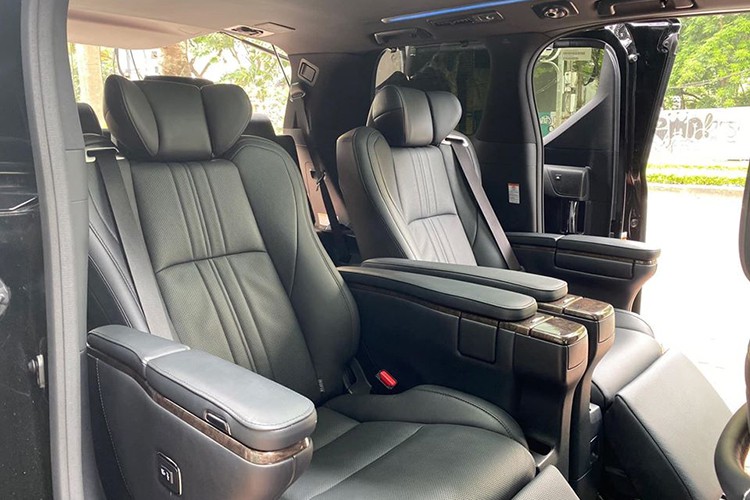 Ghế hành khách trên xe Toyota Alphard