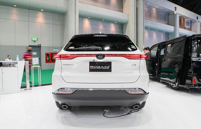Đuôi xe Toyota Harrier 2021