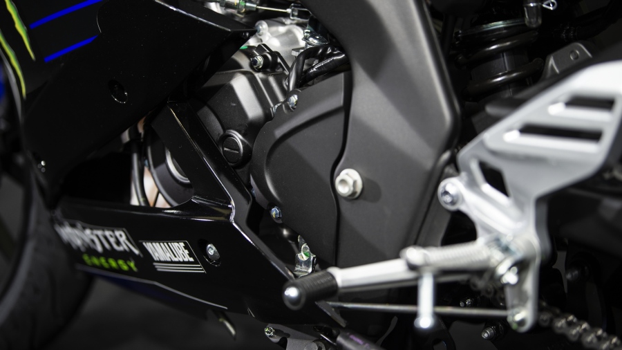 Yamaha R15 Monster
