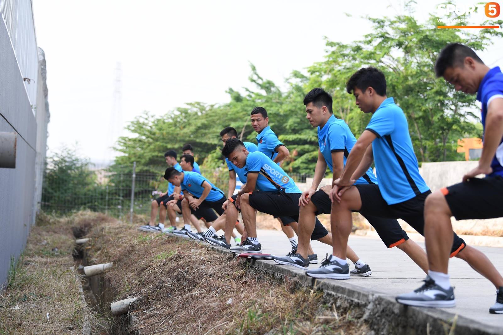 U23