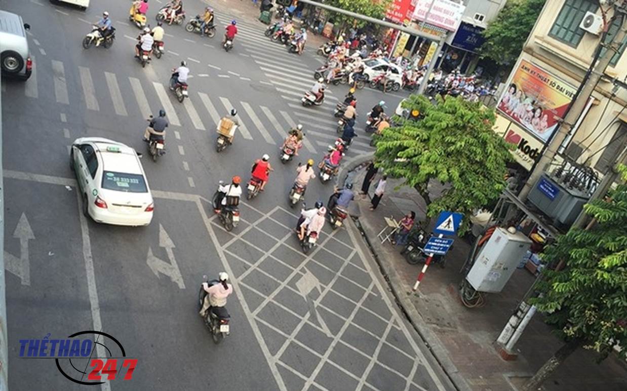 lỗi làn đường, lỗi sai làn đường, lỗi không tuân thủ vạch kẻ đường, dừng đèn đỏ sai làn đường phạt bao nhiêu, lỗi sai vạch kẻ đường phạt bao nhiêu, rẽ sai làn đường phạt bao nhiêu, đi sai vạch kẻ đường phạt bao nhiêu
