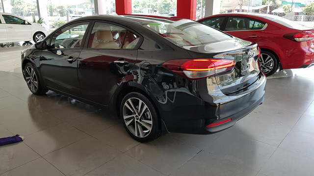 Kia Cerato SMT giá rẻ kỷ lục, Giá xe Kia Cerato SMT, Kia Cerato rẻ hơn Toyota Vios