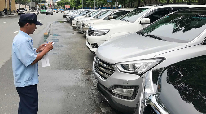 Thu phí đậu xe dưới lòng đường, tăng phí đậu xe dưới lòng đường