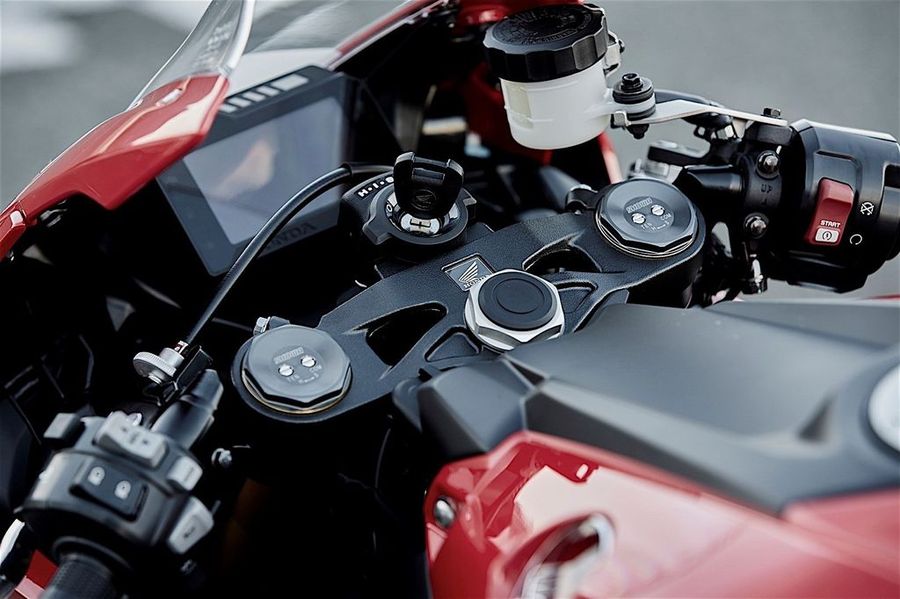 Đánh giá Honda CBR1000RR FireBlade 2018, đánh giá Honda CBR1000RR FireBlade SP 2018