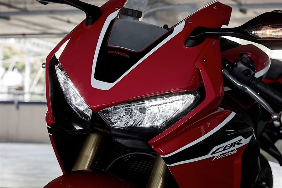 Đánh giá Honda CBR1000RR FireBlade 2018, đánh giá Honda CBR1000RR FireBlade SP 2018