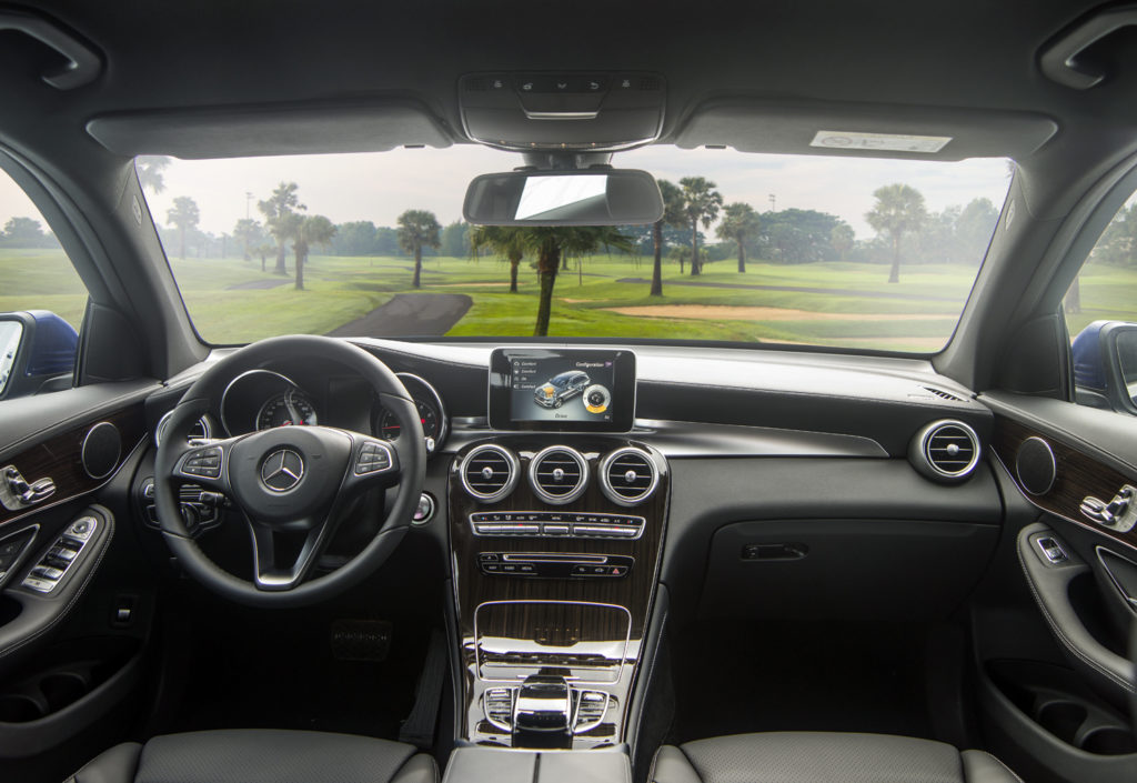 Mercedes-Benz GLC 200, so sánh Mercedes-Benz GLC 200 và GLC 250 4MATIC, SUV hạng sang giá rẻ