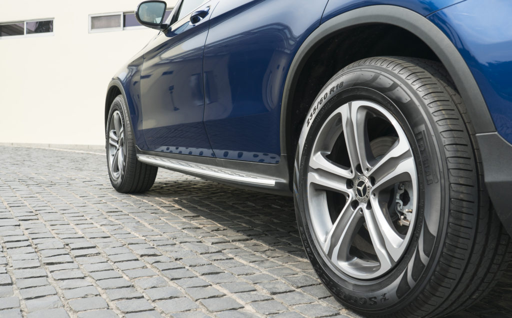 Mercedes-Benz GLC 200, so sánh Mercedes-Benz GLC 200 và GLC 250 4MATIC, SUV hạng sang giá rẻ