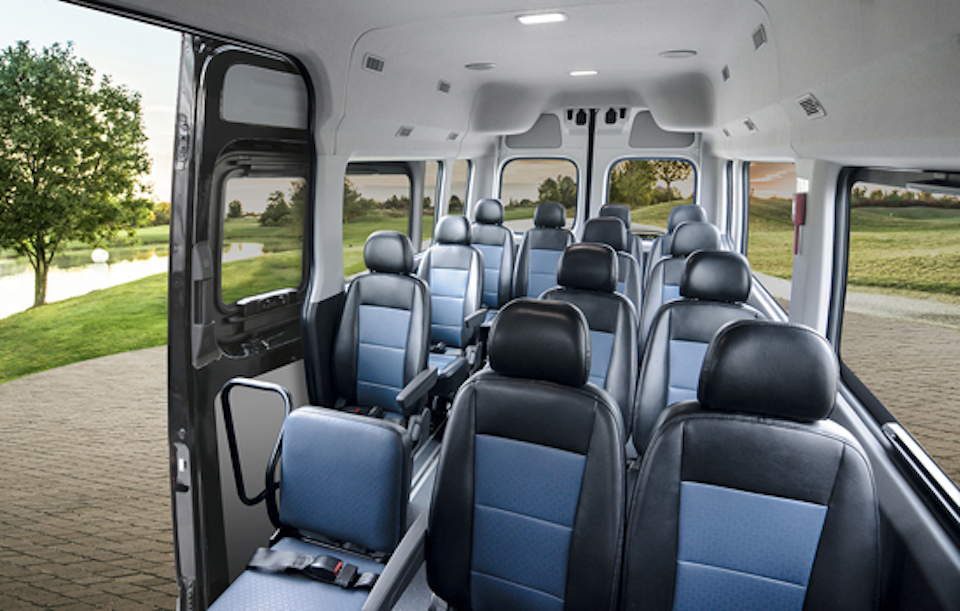 Huyndai Solati 16 chỗ, Huyndai Solati, đối thủ Ford Transit