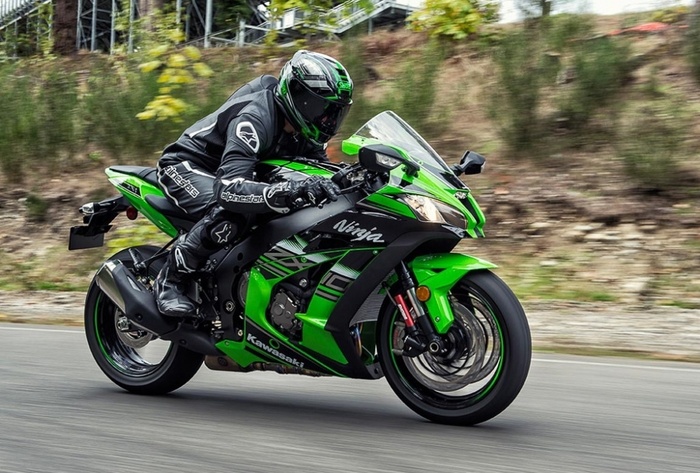 Vị trí ngồi lái xe moto đúng cách, kinh nghiệm lái xe moto