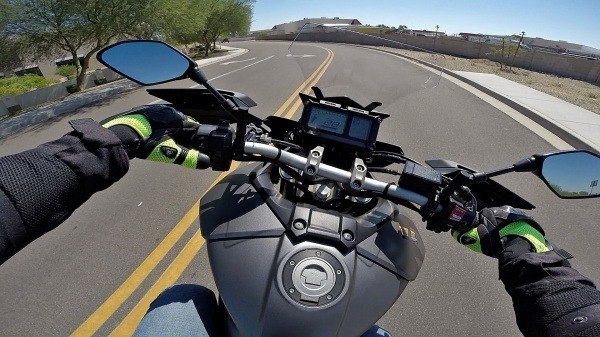 Vị trí ngồi lái xe moto đúng cách, kinh nghiệm lái xe moto