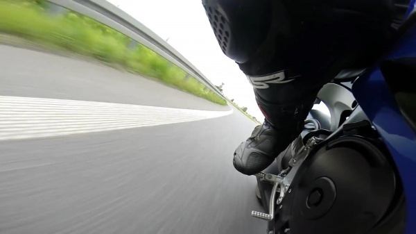Vị trí ngồi lái xe moto đúng cách, kinh nghiệm lái xe moto