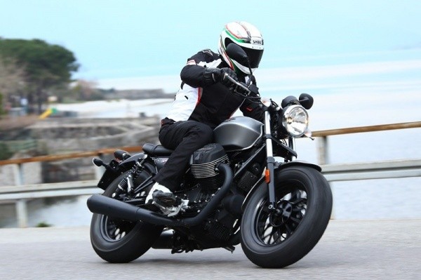 Vị trí ngồi lái xe moto đúng cách, kinh nghiệm lái xe moto