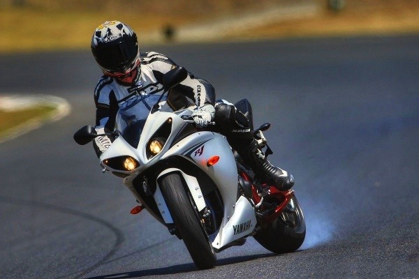 Vị trí ngồi lái xe moto đúng cách, kinh nghiệm lái xe moto