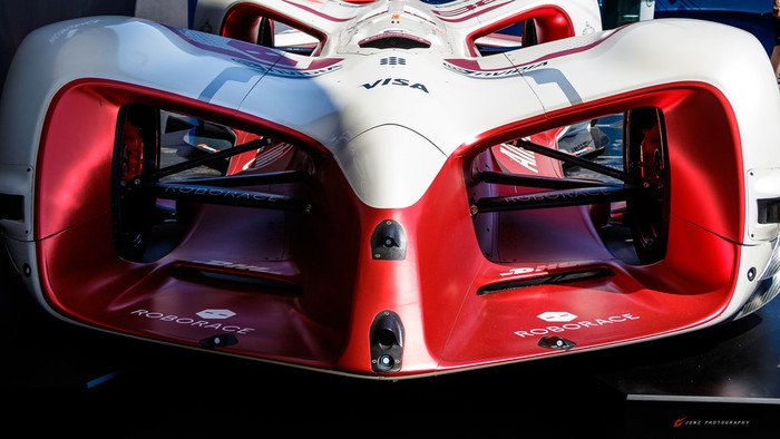 Siêu xe đua tự lái Robocar
