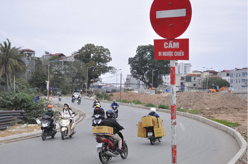 Luật giao thông đường bộ, lỗi đi ngược chiều phạt bao nhiêu tiền 2019, quy định về đi ngược chiều, xe máy đi ngược chiều phạt bao nhiêu 2019, lỗi đi ngược chiều trên đường cao tốc, lỗi đi ngược chiều trên vỉa hè