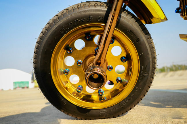 Xế khỉ Honda Monkey dát vàng siêu độc đáo